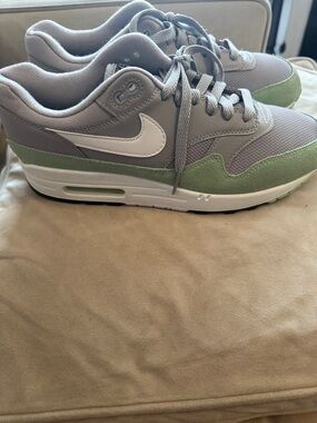 Nike Men's Air Max 1 Grey White Green Athletic Sneakers